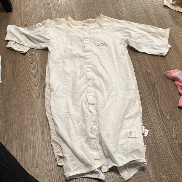 13 pairs of pajamas - Picture 10 of 11